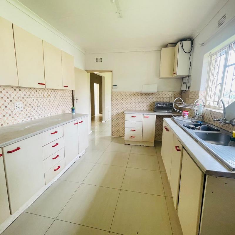 7 Bedroom Property for Sale in Golf View North West